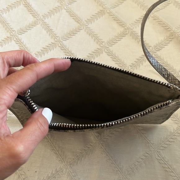 Snake print wristlet - Picture 2 of 2